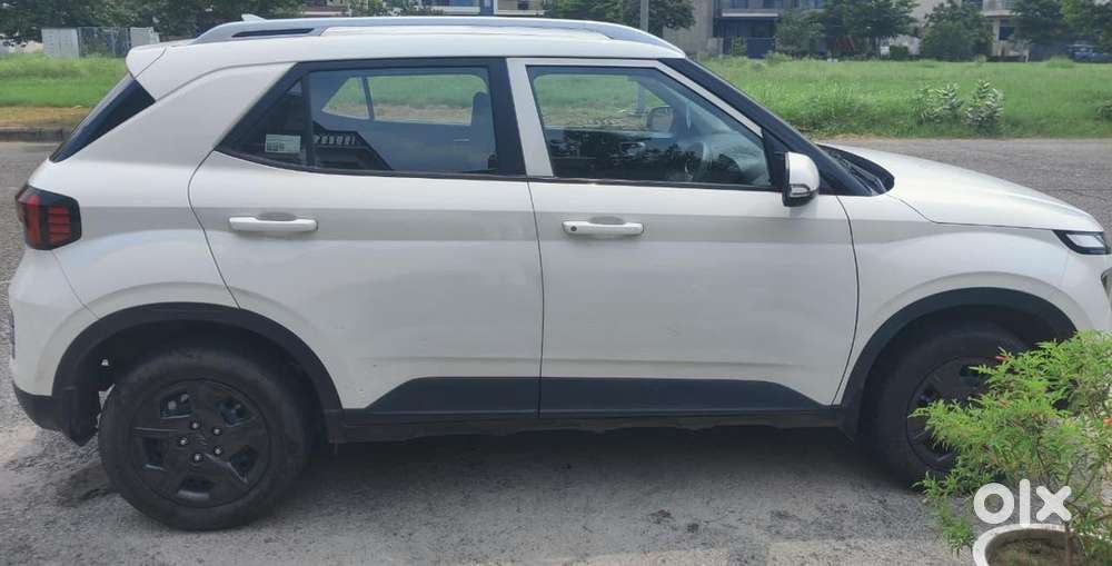 Hyundai Venue 2025 Diesel Well Maintained