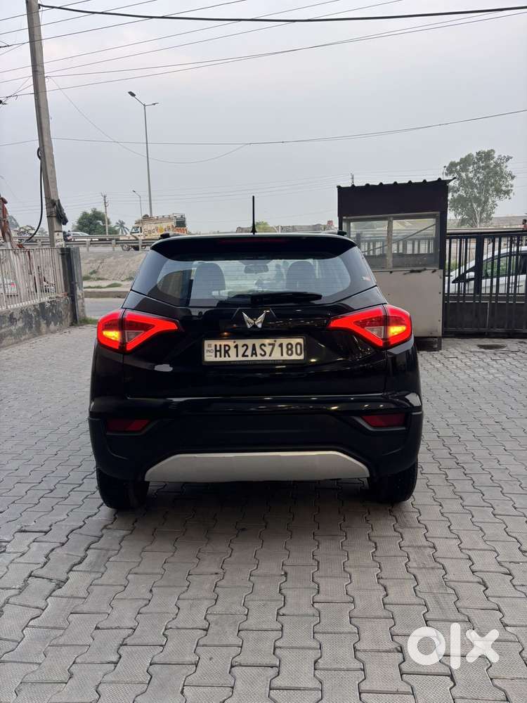 Mahindra Xuv300 W8, 2023, Petrol