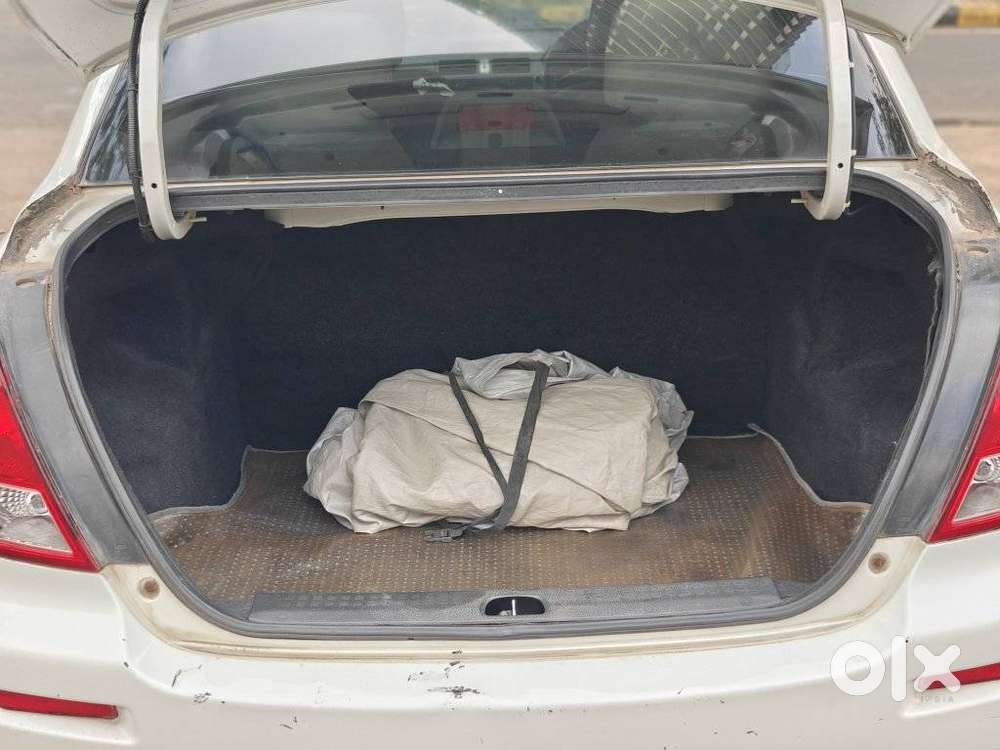 Maruti Suzuki Swift Dzire Lxi, 2011, Petrol