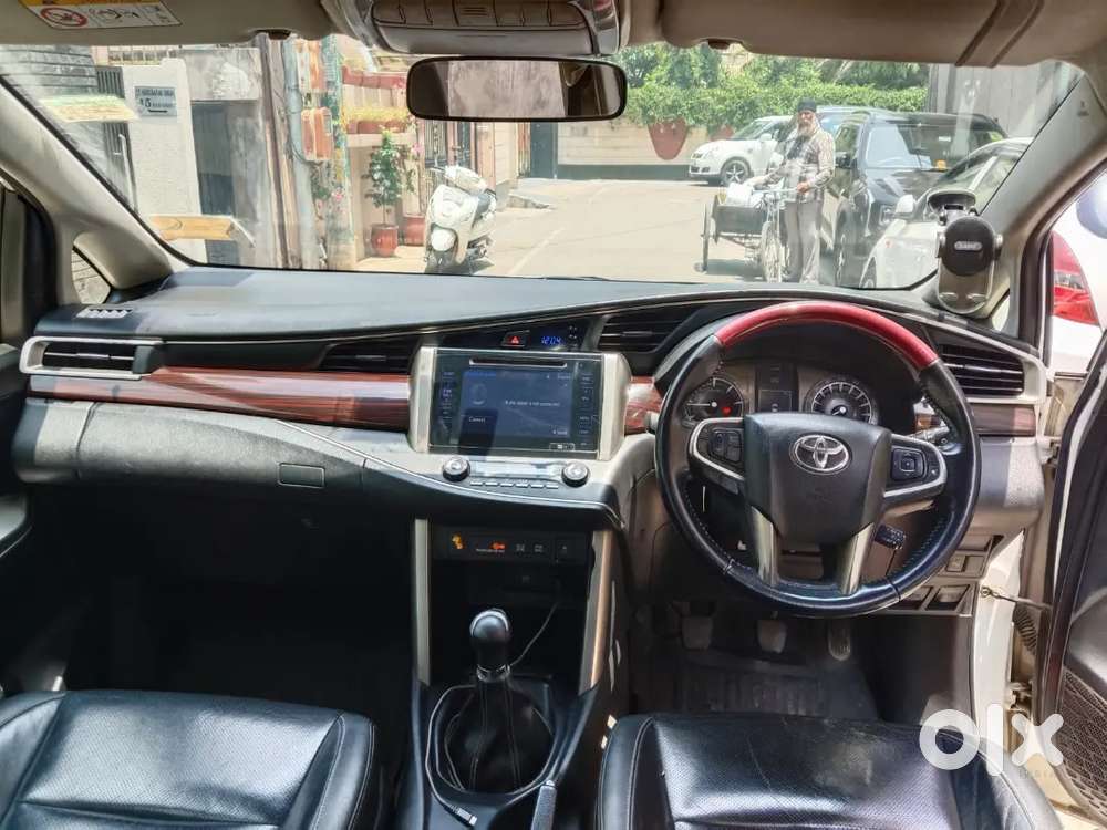 Toyota Innova Crysta - 2.4zx Mt