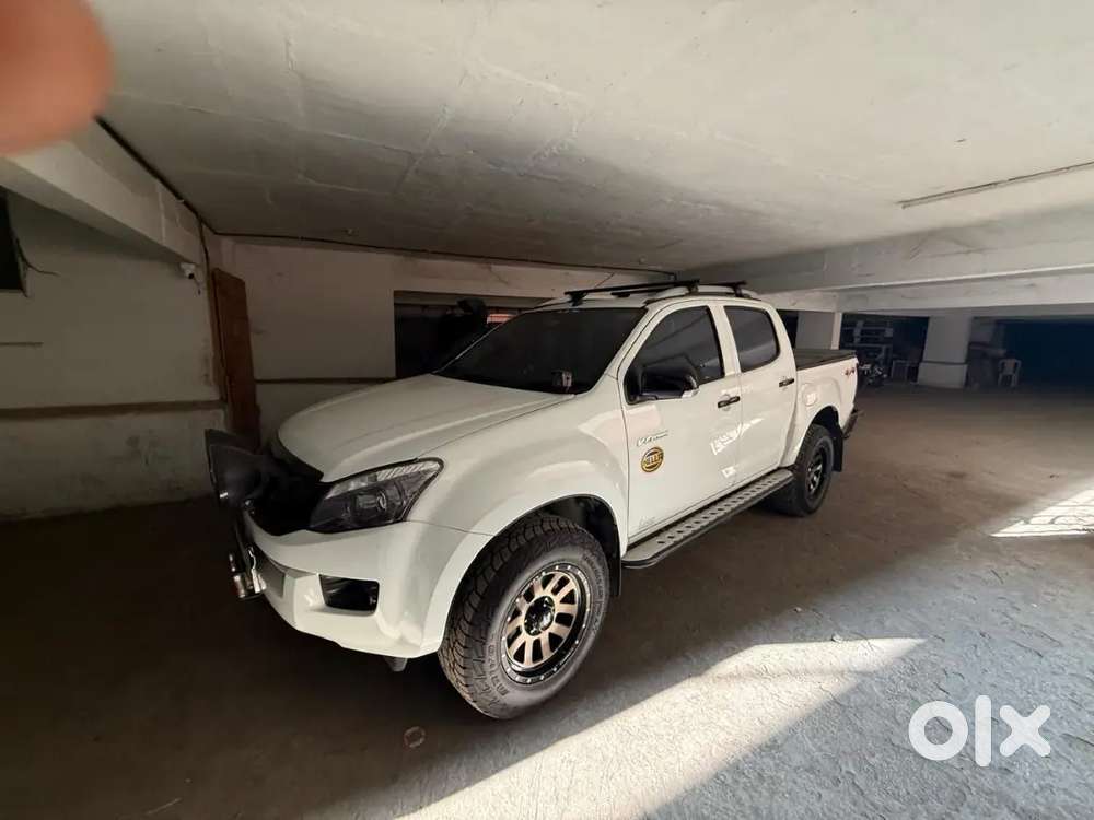 Isuzu D-max V-cross 2016  Tastefully Modified  Excellent Condition