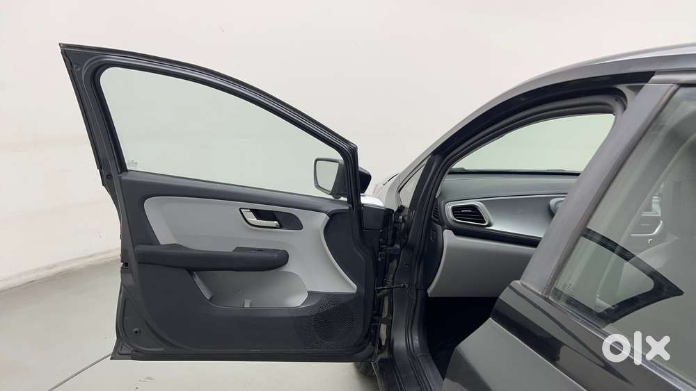 Tata Altroz Xz, 2020, Petrol