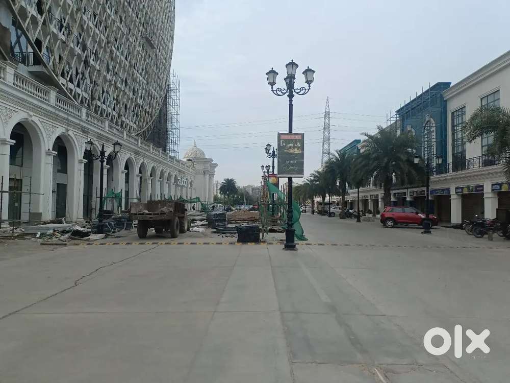FULL FURNISH READY TO MOVE OMAXE WORLD STREET SCO FLOOR BEST LOCATION