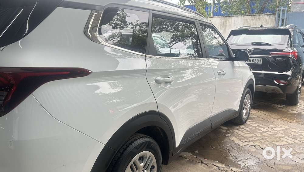 Kia Carens 1.4 Premium 7 Str, 2023, Petrol