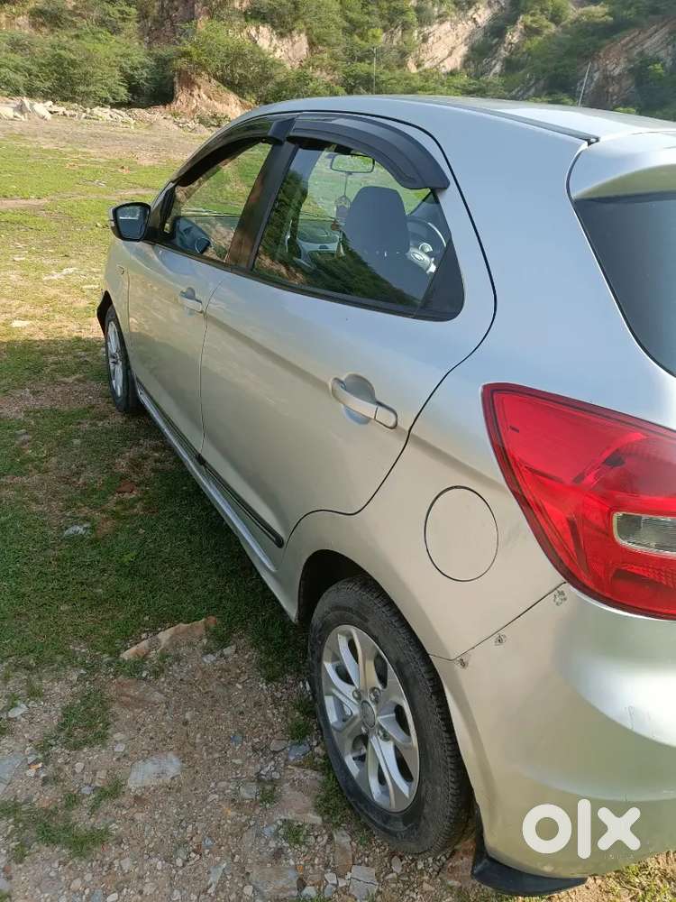 Ford Figo 1.2 Titanium 2015
