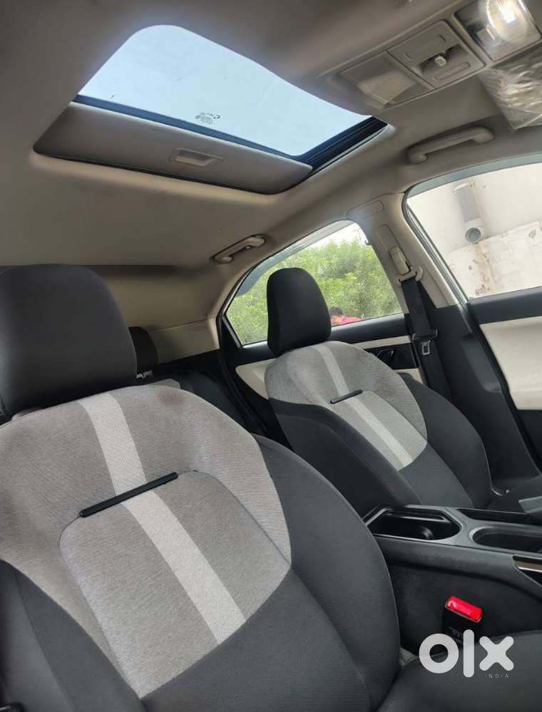 Tata Nexon 1.5 Revotorq Xza Plus Dual Tone Roof Amt (s), 2024, Petro..