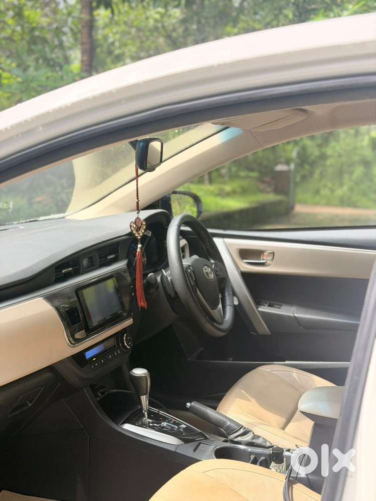 Toyota Corolla Altis 1.8 V At  2017  40,000 Km