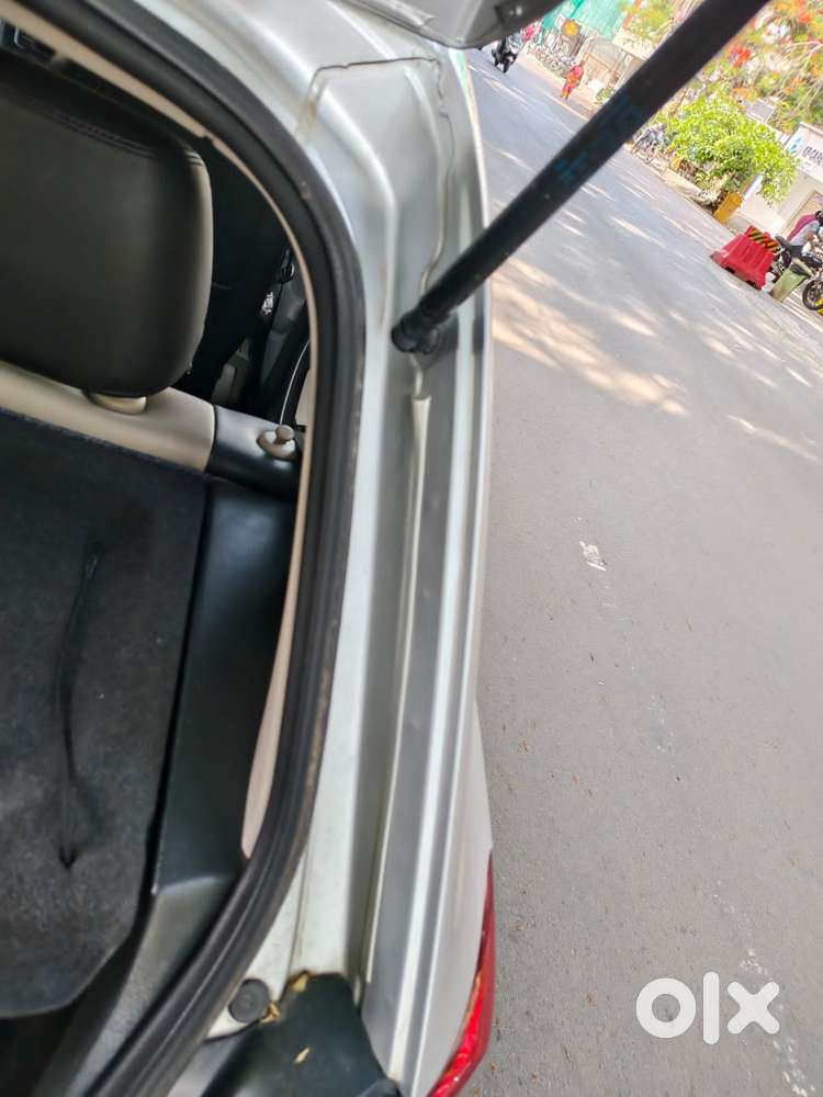 Volkswagen Polo Petrol Highline 1.2l, 2013, Petrol