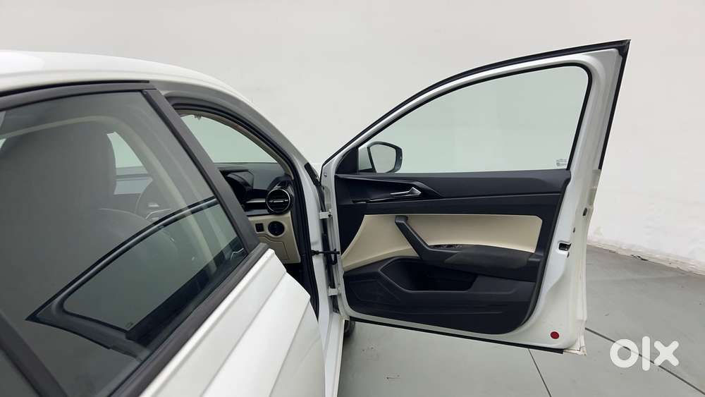 Skoda Slavia Ambition 1.0l Tsi At, 2022, Petrol