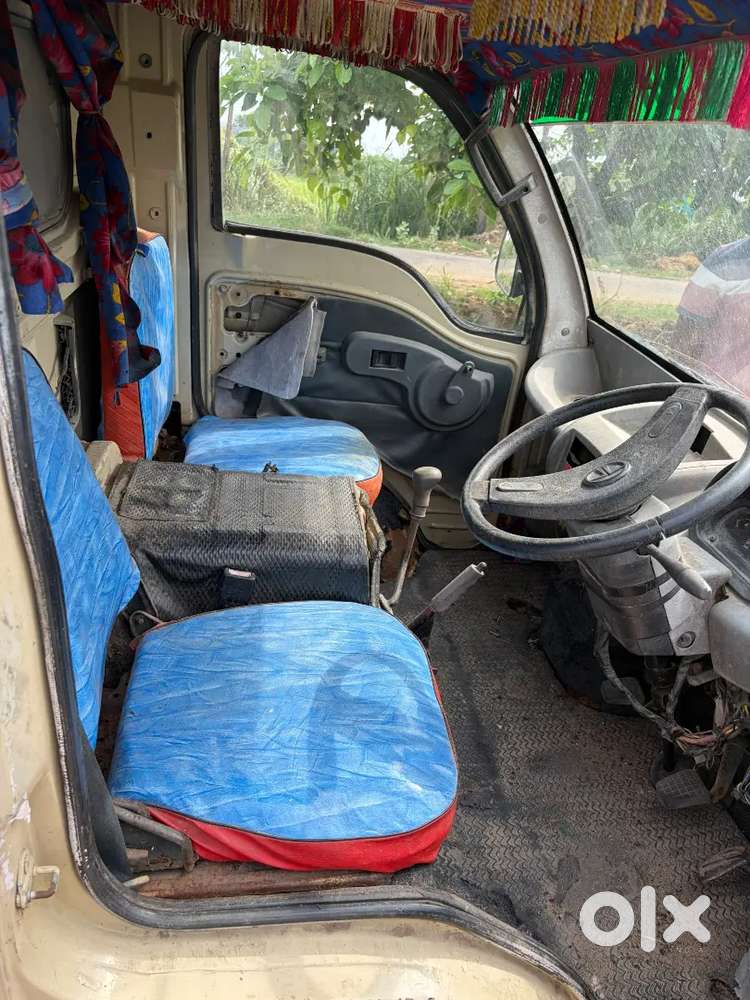 Mahindra Quanto 1.5 C8 2011