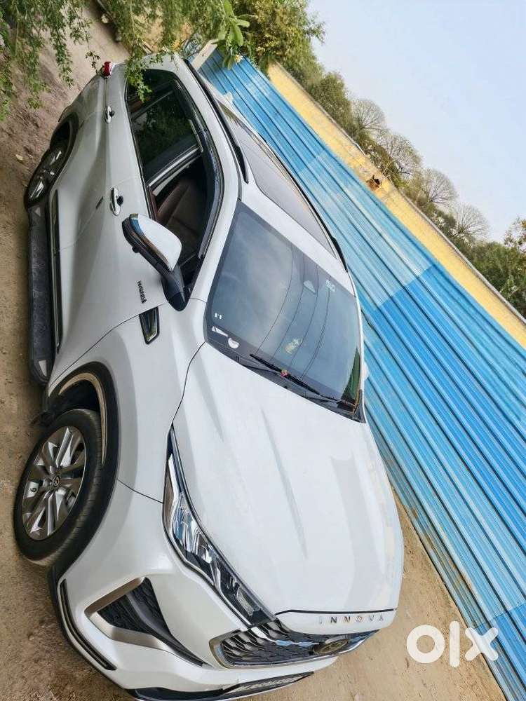 Toyota Innova Hycross 2.0 Zx (o) Hybrid 7 Str, 2025, Petrol