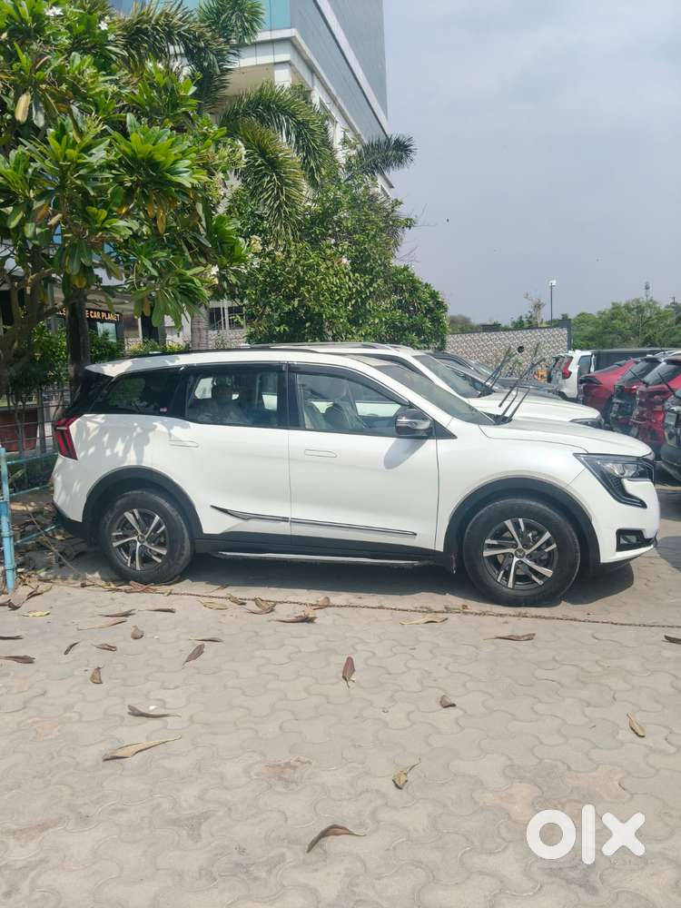 Mahindra Xuv700 2.0 Ax 5 Petrol Mt Str, 2022, Petrol
