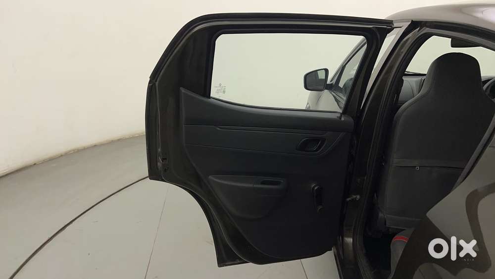 Renault Kwid 2019-ongoing 1.0 Rxt Amt (o), 2016, Petrol