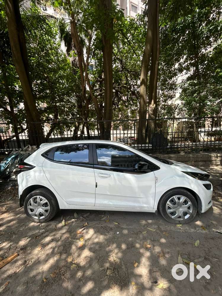 Tata Altroz Petrol 2024