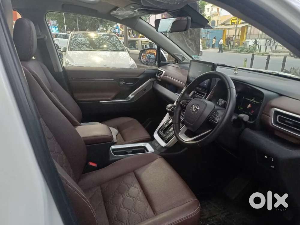 Toyota Innova Hycross 2.0 Zx (o) Hybrid 7 Str, 2024, Petrol