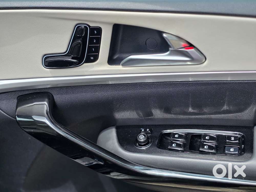 Mahindra Xuv700 2.2 Ax 7 Diesel At Luxury Pack Str, 2022, Diesel