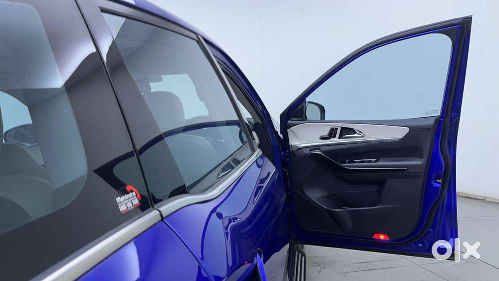 Mahindra Xuv700 2.0 Ax 7 Petrol At Luxury Pack Str, 2023, Petrol