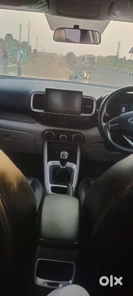 Hyundai Venue 2024 Diesel 42900 Km Driven