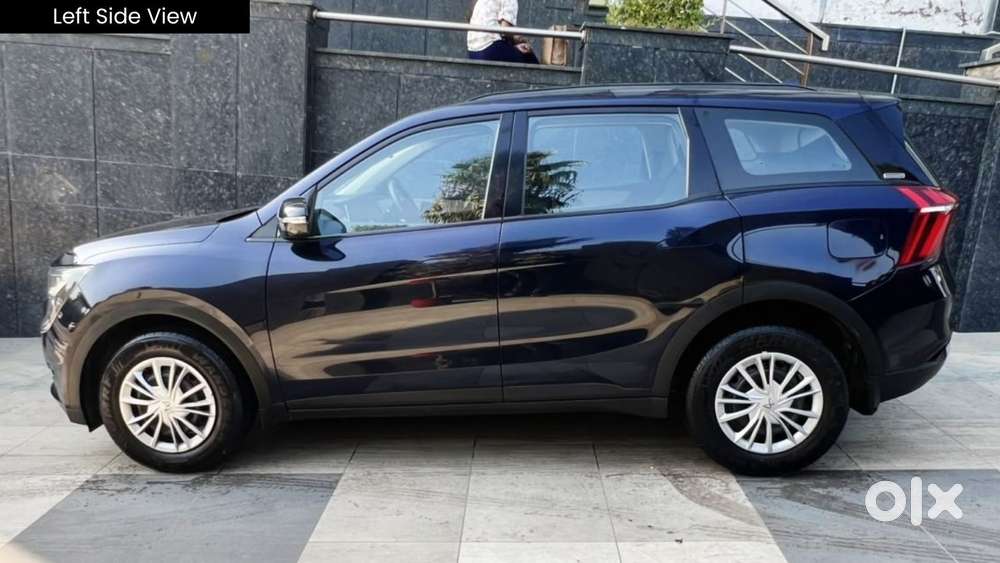 Mahindra Xuv700 Ax 3 Petrol Mt 5 Str (e), 2022, Petrol