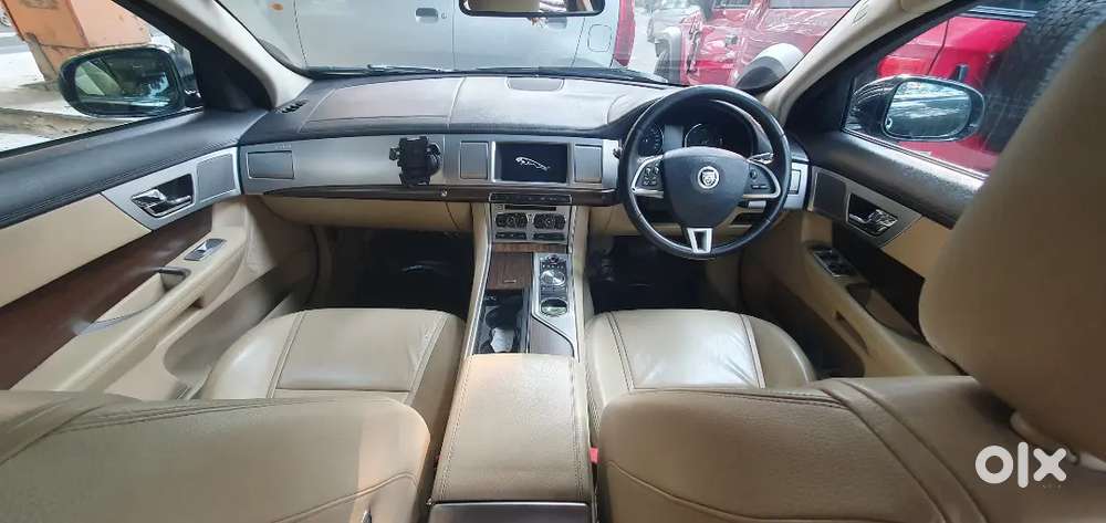Jaguar Xf 2013 Diesel 56000 Km Driven