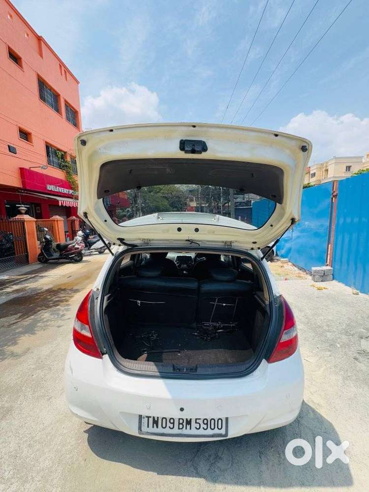 Hyundai I20 2009-2011 1.4 Asta (at), 2012, Petrol