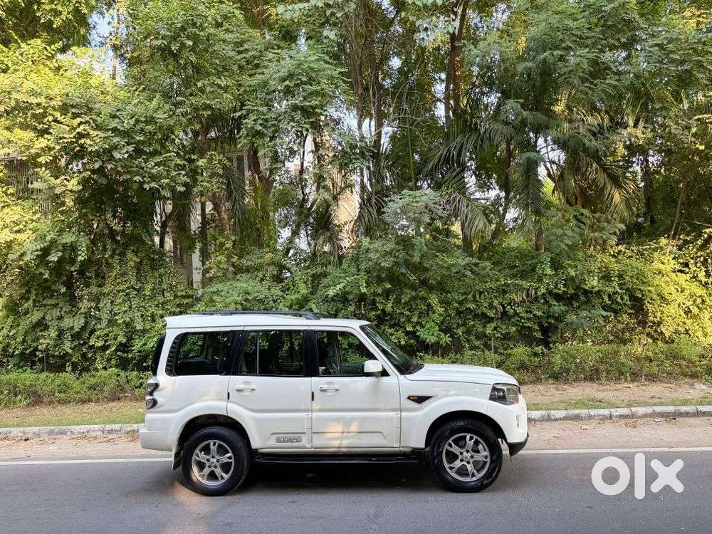 Mahindra Scorpio S10, 2017