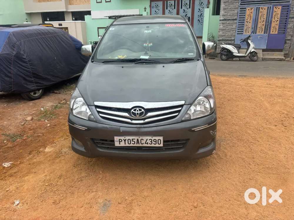 Toyota Innova 2.5 V 2010