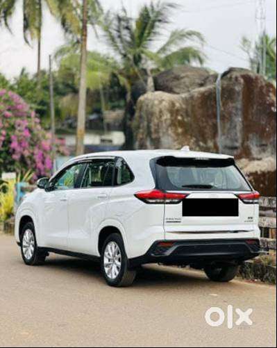 Toyota Innova Hycross Vx  2025 December