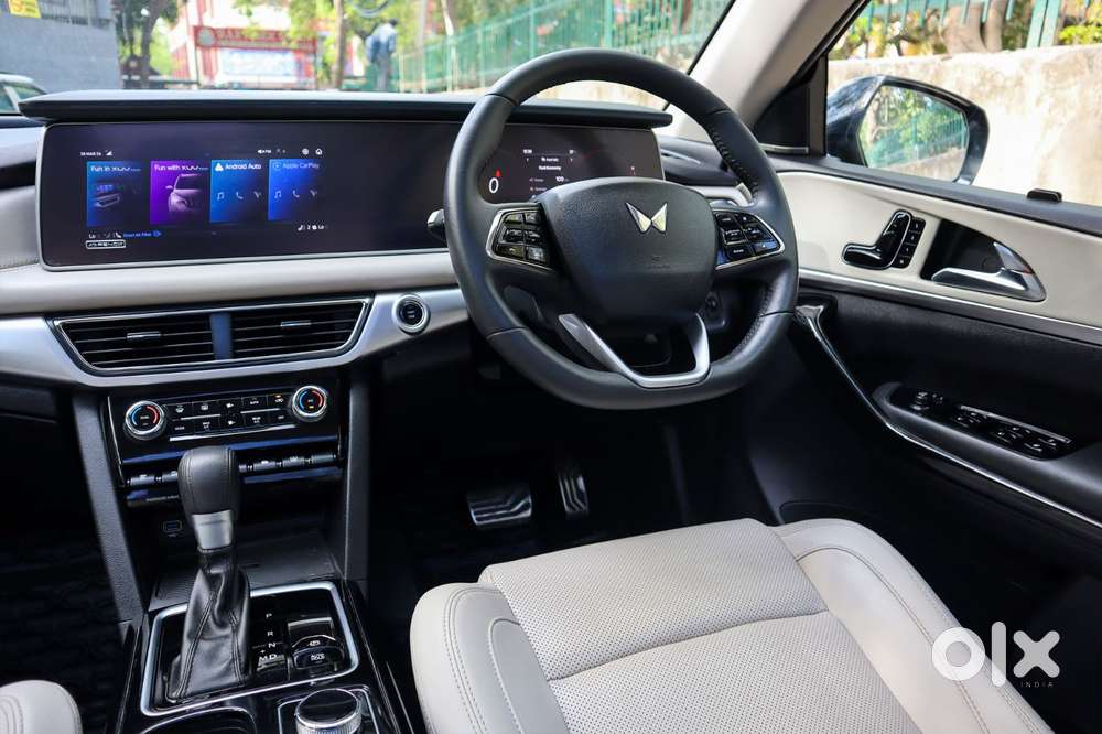 Mahindra Xuv700 2.0 Ax 7 Petrol At Luxury Pack Str, 2024, Petrol