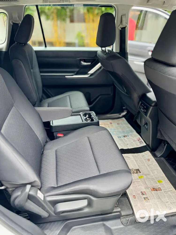 Toyota Innova Hycross 2.0 Petrol 2024