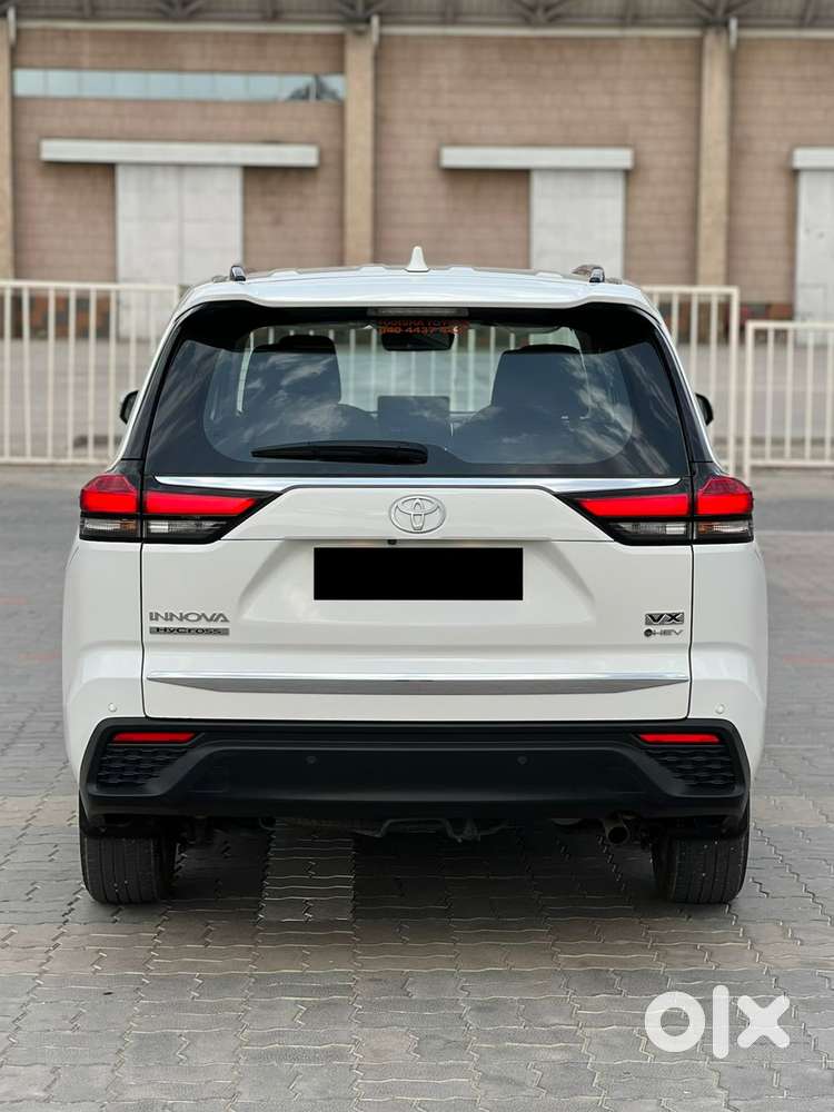 Toyota Innova Hycross 2.0 Vx (o) Hybrid 7 Str, 2025, Petrol