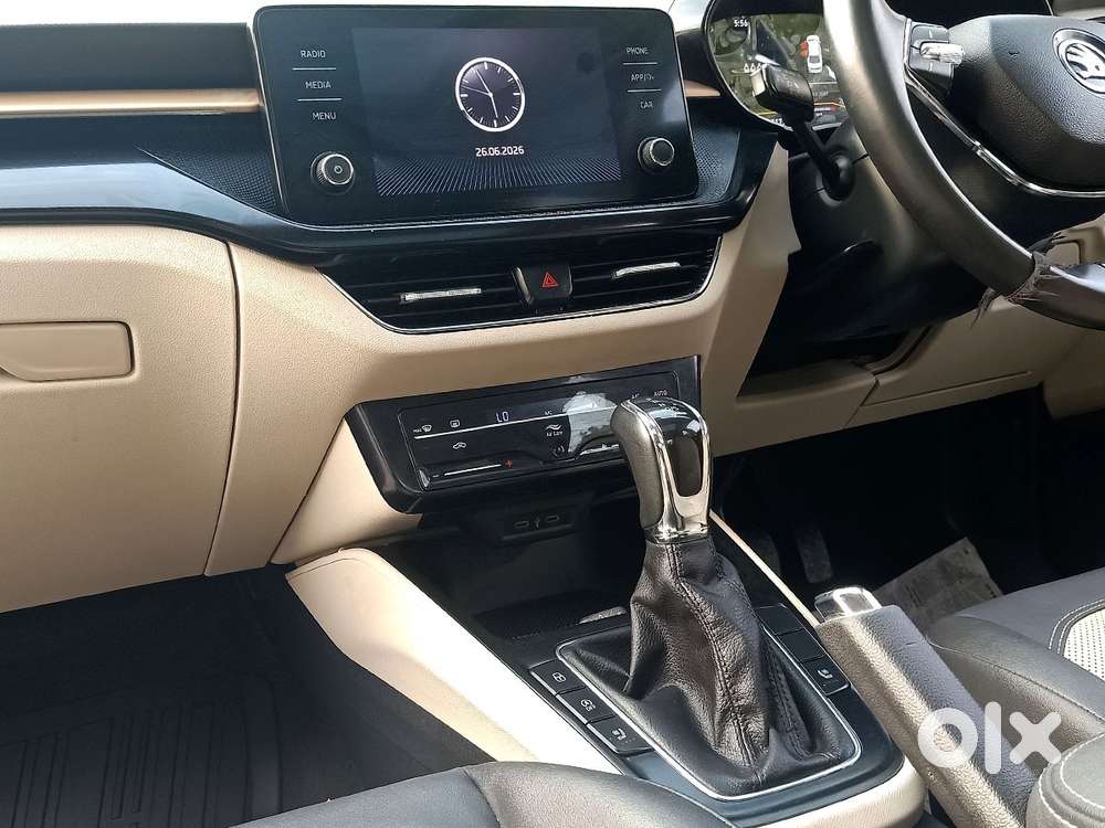 Skoda Slavia Ambition 1.0l Tsi At, 2023, Petrol