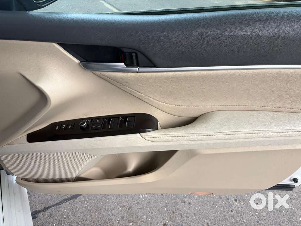 Toyota Camry Hybrid, 2022, Petrol