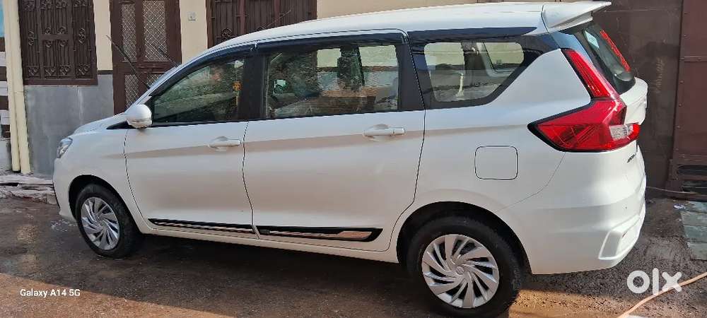 Cng & Petrol Maruti Ertiga