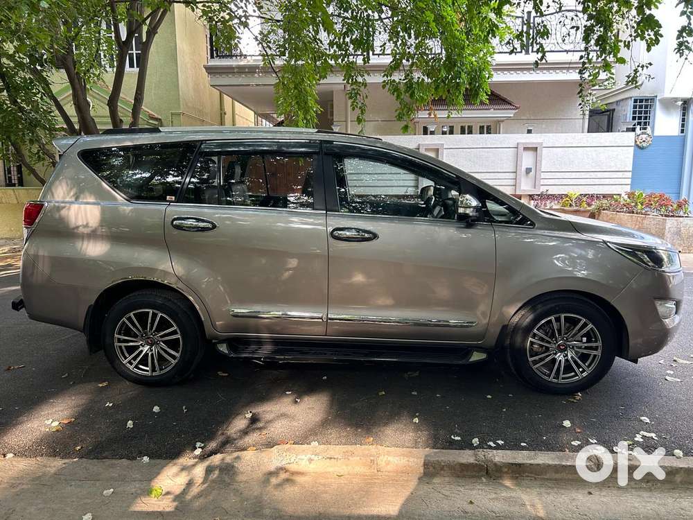 Toyota Innova Crysta 2.8 Zx At 7 Seater, 2017, Diesel