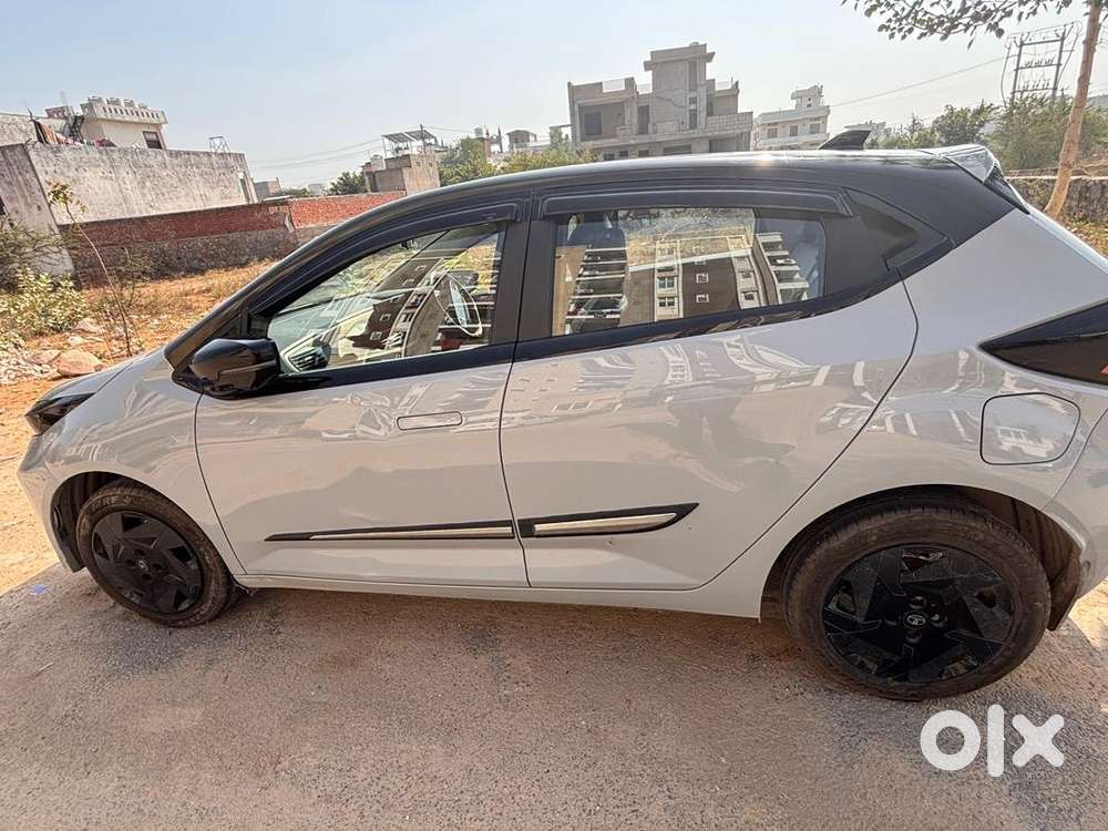 Tata Altroz Crtv Cng 2025  First Owner  Like New