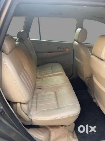 Toyota Innova 2.5 V Diesel 8-seater, 2011, Diesel