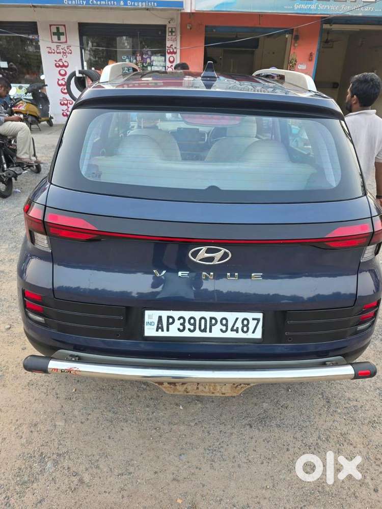 Hyundai Venue 2022 Petrol Well Maintained