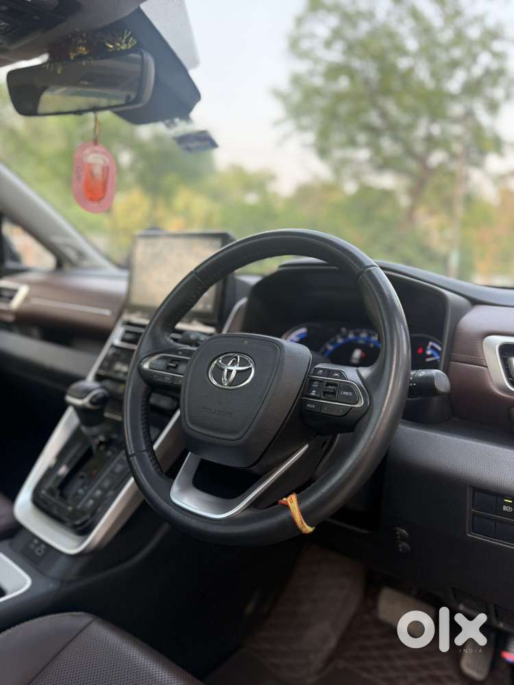 Toyota Innova Hycross 2.0 Zx Hybrid 7 Str, 2023, Petrol