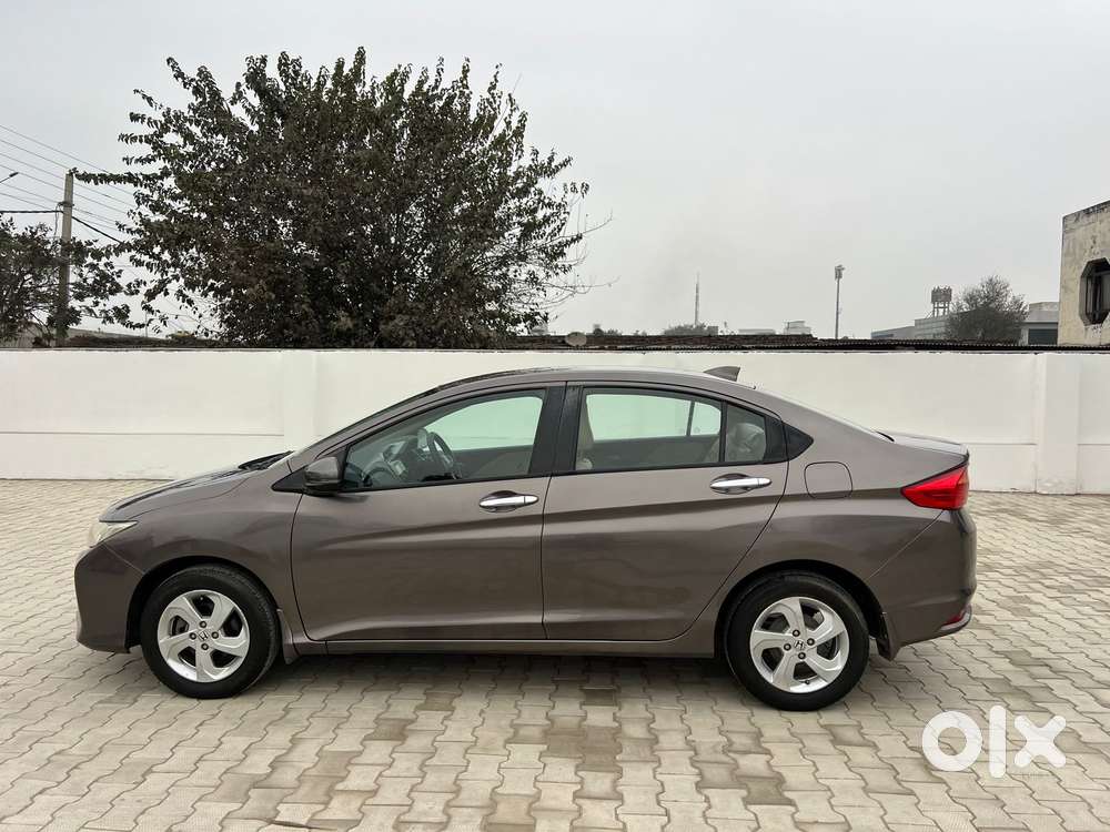 Honda City 1.5 V 5th Gen I-vtec Mt, 2015, Petrol