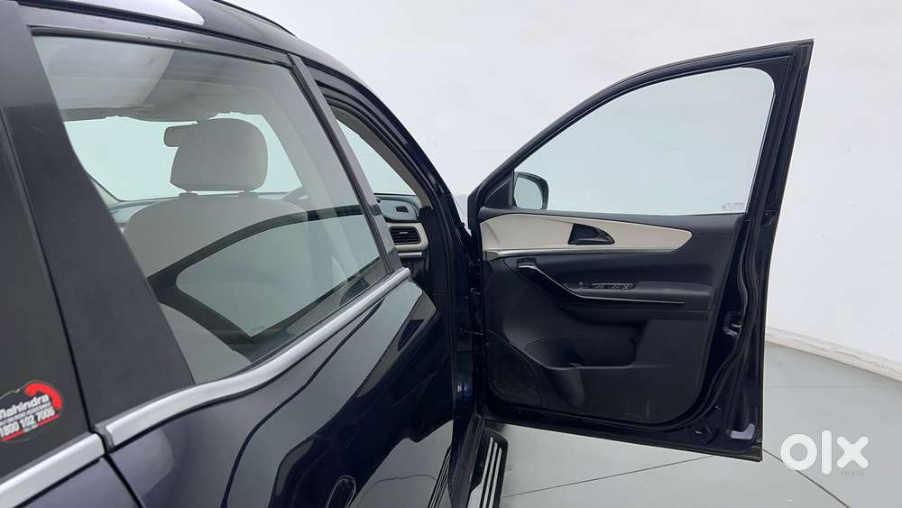Mahindra Xuv700 2.0 Ax 5 Petrol Mt 7 Str, 2022, Petrol