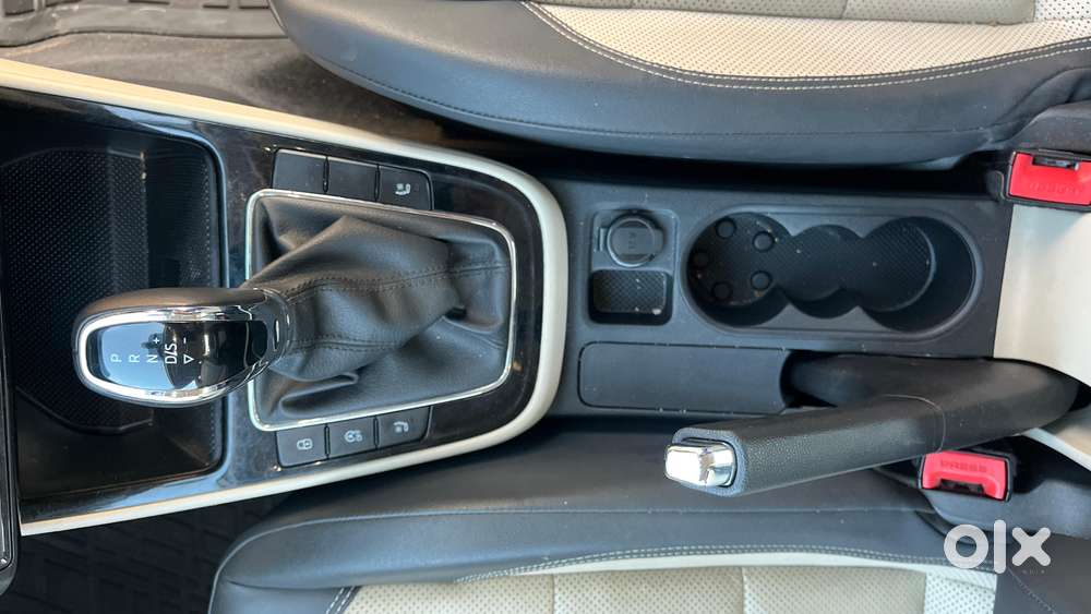 Skoda Slavia 1.0 Tsi Style At, 2023, Petrol