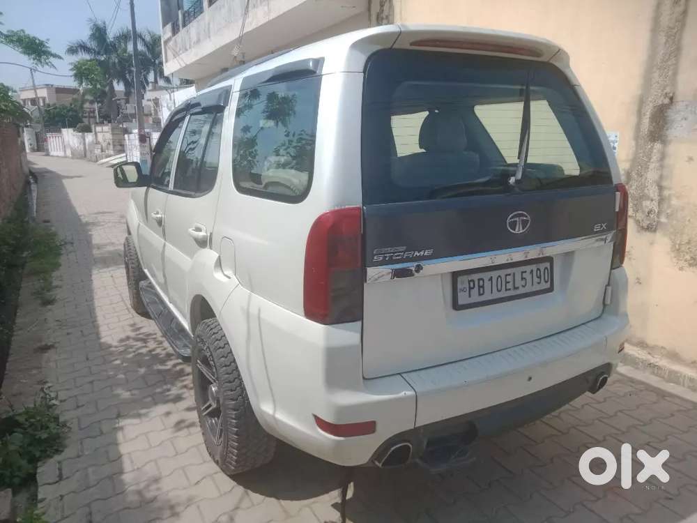 Tata Safari Storme 2013