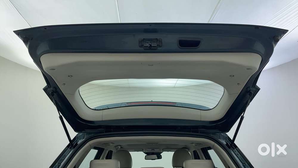 Mahindra Xuv300 W8 (o) 1.5 Diesel Amt, 2023, Diesel