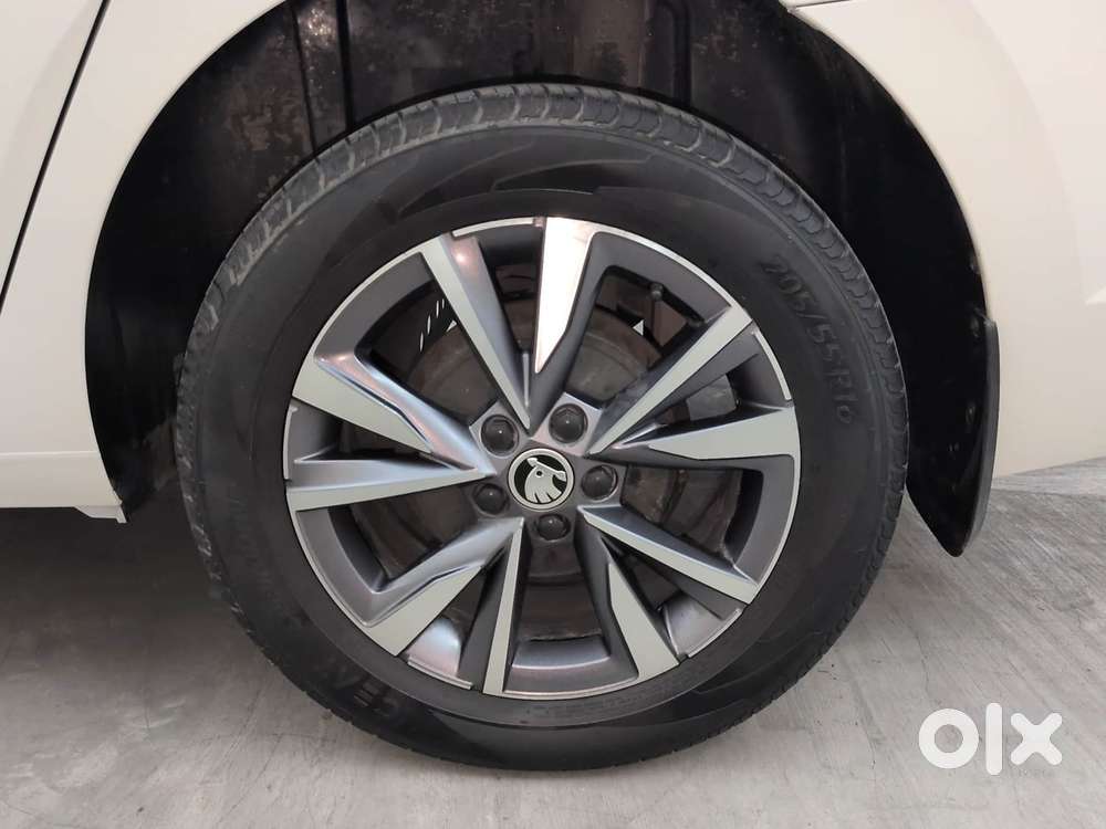Skoda Slavia Style 1.0l Tsi At, 2022, Petrol
