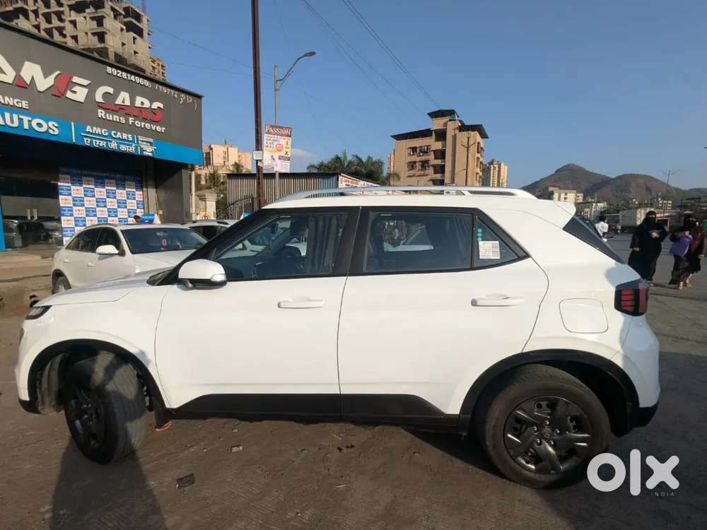 Hyundai Venue 2025 Petrol 16000 Km Driven