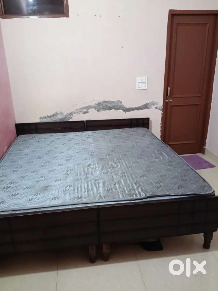 King size bed with mattress