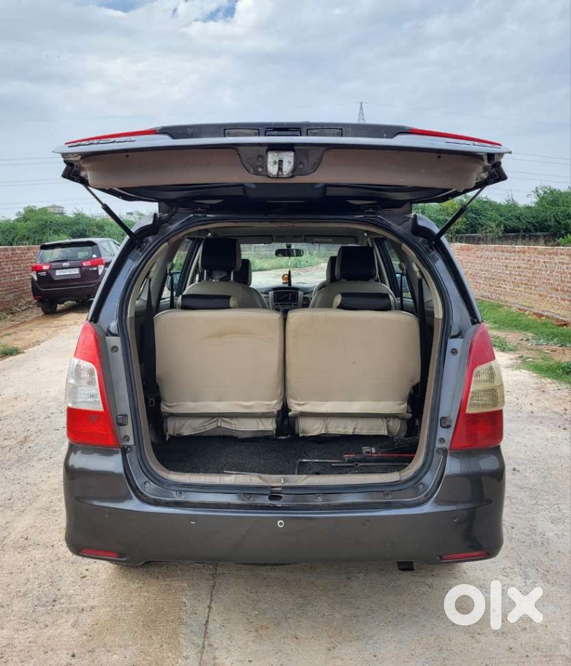 Toyota Innova 2.5 G (diesel) 8 Seater, 2015, Diesel