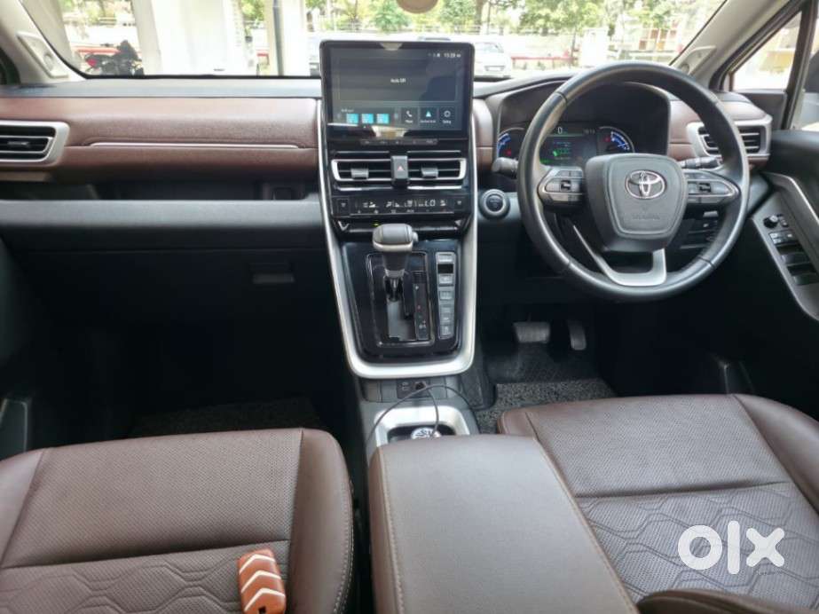 Toyota Innova Hycross 2.0 Zx (o) Hybrid 7 Str, 2023, Petrol