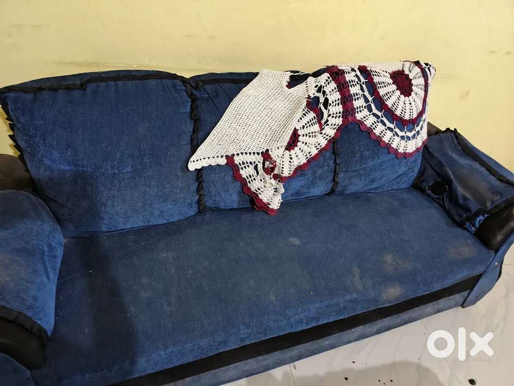 Sofa thoda sa damage h